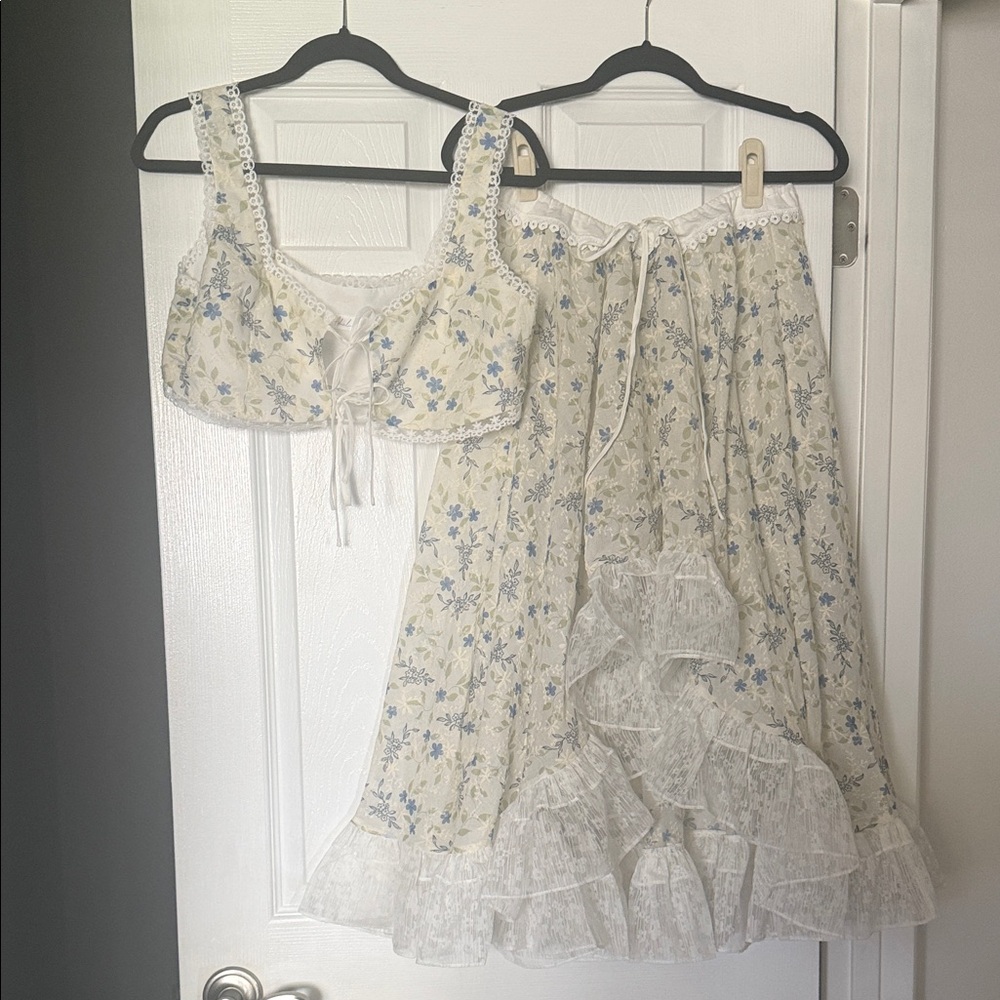 Floral Two-Piece Set with Blue and White Pattern